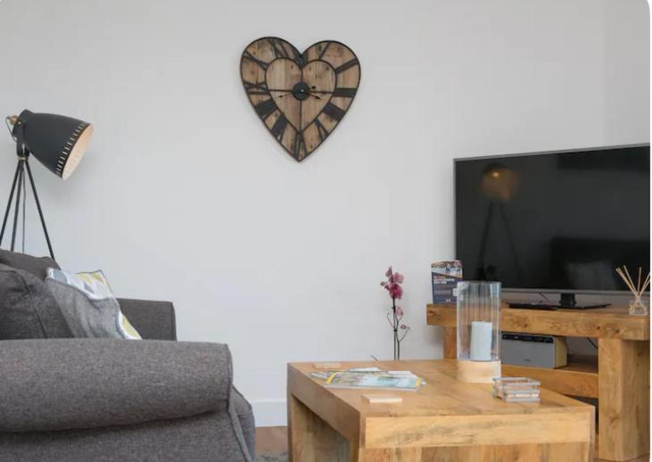 Adorable 1 Bedroom Country Cottage Bodewryd Екстериор снимка